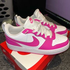 Nike Kids Sneakers in Pink and White 7y